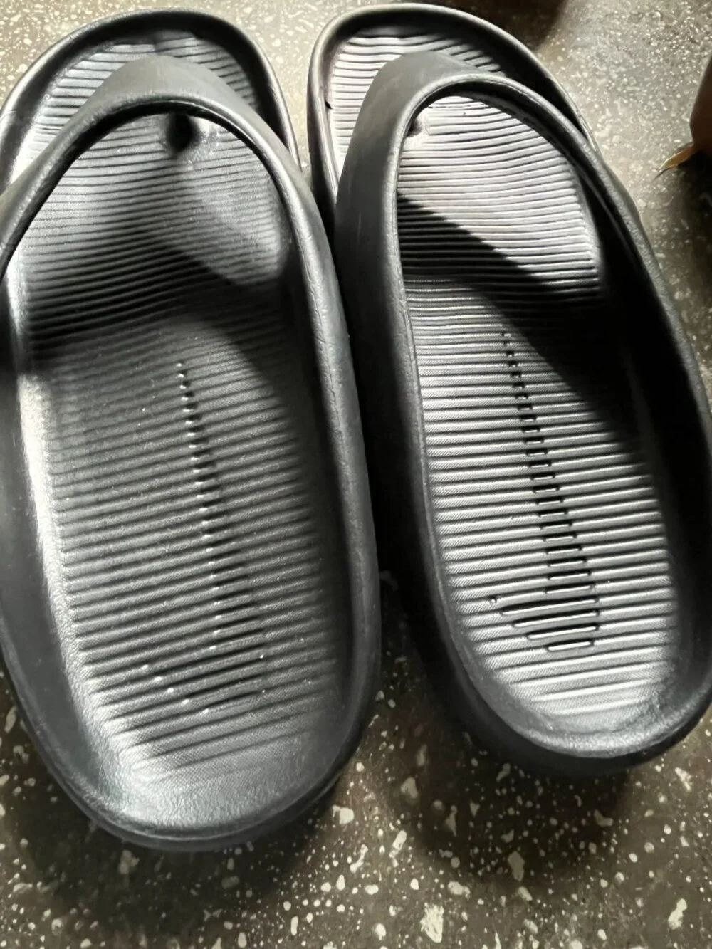NWOB Nike Sz 7 Wmns Calm Black Flip Flop Thong Sandal
